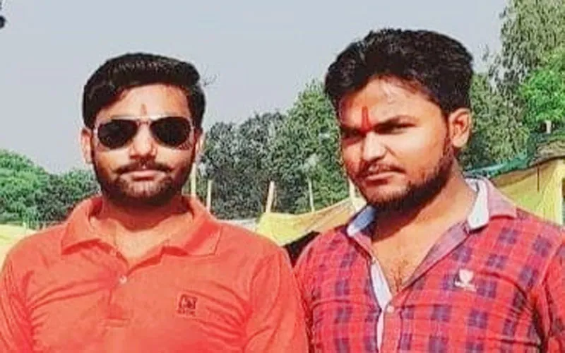 रायबरेली: गंगा स्नान कर घर वापस लौट रहे बाइक सवार तीन युवकों को वाहन ने मारी टक्कर, दो की मौत, एक गंभीर