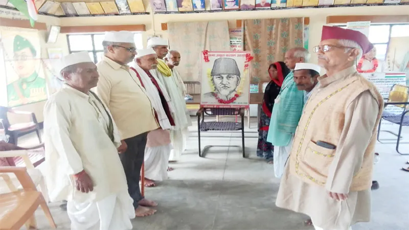 बहराइच: गांधी के विचारों के समर्थक थे प्रथम शिक्षा मंत्री, सेनानी भवन में मनाई गई अबुल कलाम आजाद की जयंती
