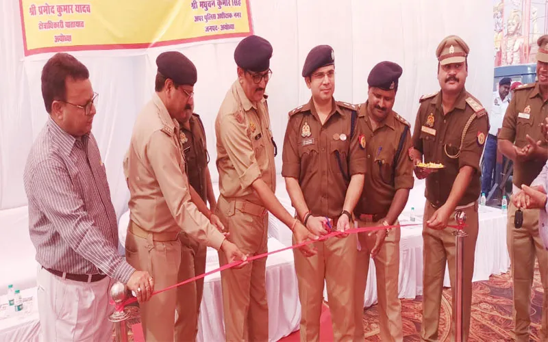 अयोध्या: यातायात नियमों के पालन की शपथ के साथ शुरू हुआ माह, SSP ने जनता को दिया यह संदेश