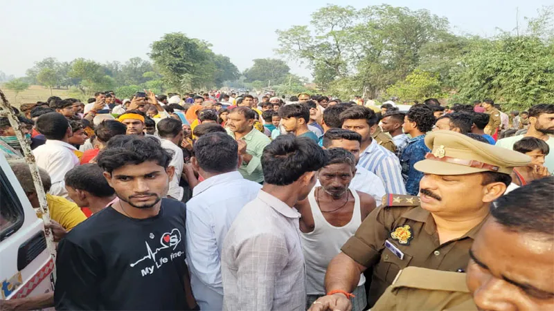 बहराइच: लोहिया तालाब में बरामद हुए लापता युवकों के शव, नाराज परिवार ने किया प्रदर्शन