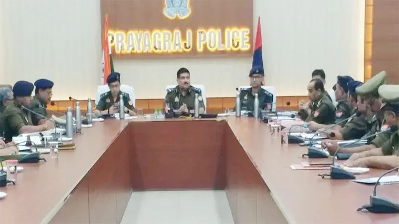 तबादला एक्सप्रेस: अंगद की तरह पैर जमाए 500 से अधिक पुलिसकर्मियों को भेजा गया गैर जनपद, मचा हड़कंप