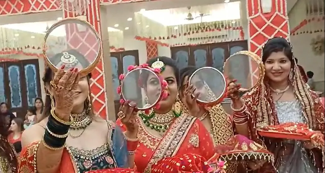 बरेली: सुहागिन महिलाओं को लाइट कलर भाया, करवा चौथ पर 3D और HD मेकअप भी छाया
