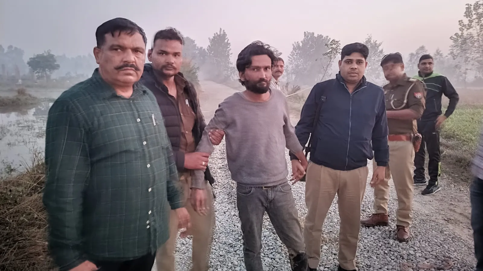 पीतल कारोबारी की हत्या करने वाले दोनों अभियुक्तों से हुई पुलिस की मुठभेड़, एक के लगी पैर में गोली, दोनों गिरफ्तार