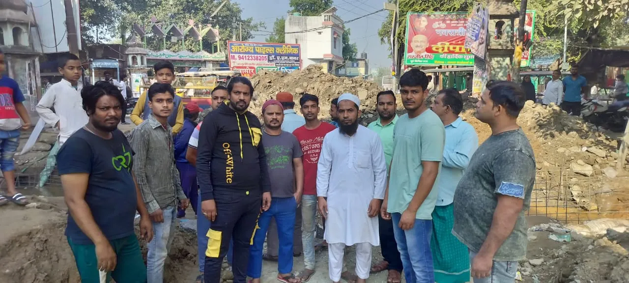 अमरोहा: पुलिया न बनने से नाराज लोगों का फूटा गुस्सा, किया प्रदर्शन
