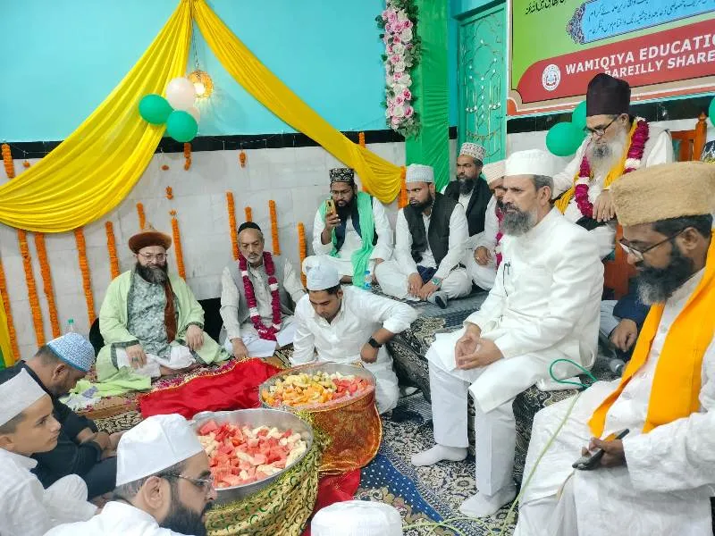 बरेली: वामिक मिया का 78 व निशात मिया का 45 व सलाना उर्स के चौथे दिन कुल शरीफ का हुआ समापन