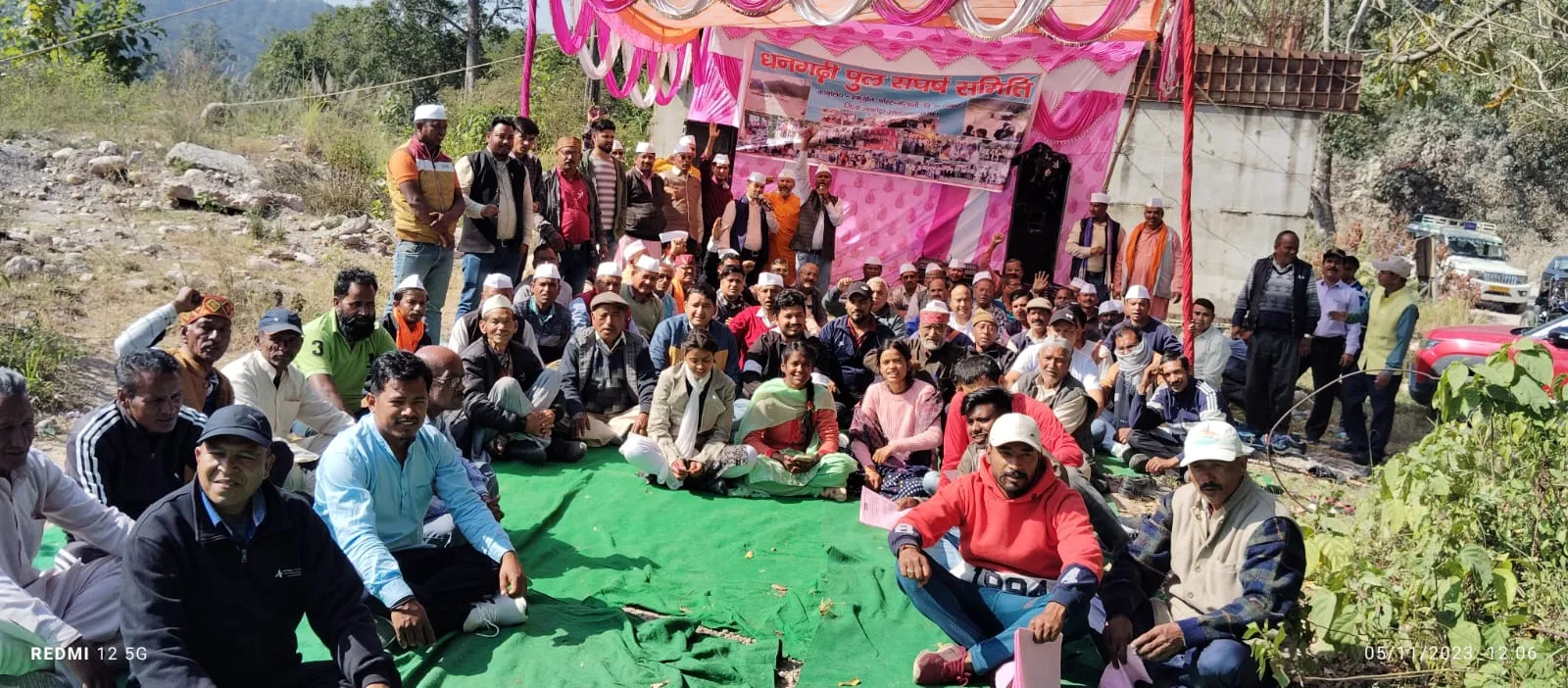 रामनगर: धनगढ़ी पुल निर्माण को लेकर दिया लोगों ने धरना
