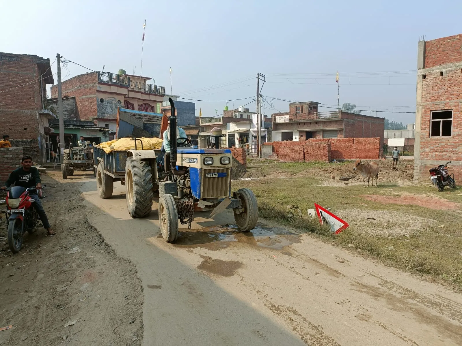 बरेली: लेखपाल पर ट्रैक्टर चढ़ाने की कोशिश, परमीशन लेटर मांगने पर बौखलाया खनन माफिया