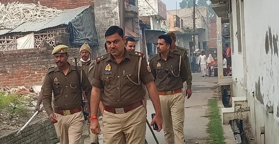 शाहजहांपुर: लड़की से छेड़खानी-दुपट्टा खींचा, थाने ले जाते परिजनों पर हमले से हुआ बवाल
