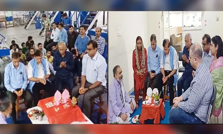 बरेली: अमृत विचार कार्यालय और प्रिंटिंग यूनिट में दिवाली पूजा, वैदिक मंत्रों के बीच हुआ पूजन