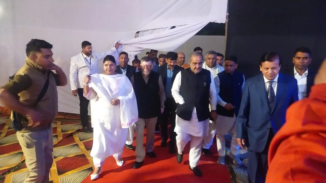 बरेली: पंजाबी गायक जसबीर जस्सी को सुनने पहुंचे बीजेपी प्रदेश अध्यक्ष भूपेंद्र चौधरी