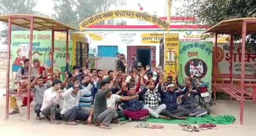 पीलीभीत: साहब ने अतिक्रमण हटवाने भेज दिए सफाईकर्मी और व्यापारियों से हो गया विवाद, जानिए पूरा मामला