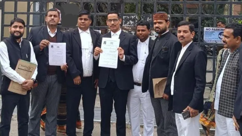 Unnao में स्वामी प्रसाद के विरुद्ध एफआईआर दर्ज करने की अधिवक्ताओं ने की मांग, जानें- कारण