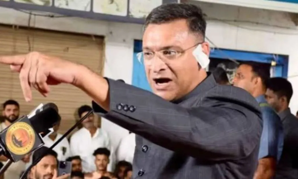  पुलिस इंस्पेक्टर पर भड़के अकबरुद्दीन ओवैसी, कहा- कोई माई का लाल पैदा नहीं हुआ मुझे रोकने के लिए... 