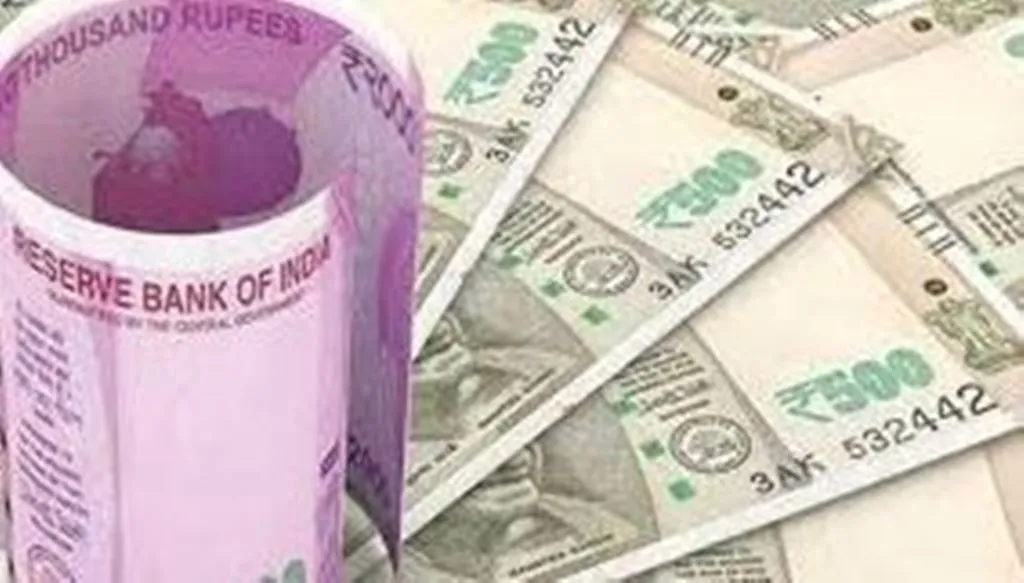 रुपया शुरुआती कारोबार में दो पैसे की बढ़त के साथ 83.30 प्रति डॉलर पर पहुंचा  