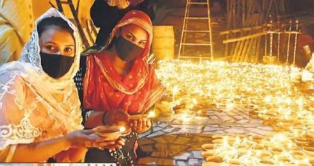 बरेली: खानकाह-ए-नियाजिया में जश्न-ए-चिरागां का आगाज, महिलाओं ने रोशन किए मन्नतों के चिराग