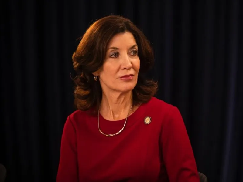 न्यूयॉर्क के गवर्नर होचुल ने स्कूलों में दिवाली की छुट्टी को लेकर एक विधेयक पर किए हस्ताक्षर 