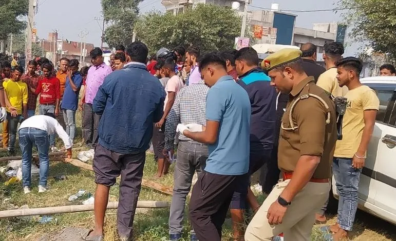 संभल: तालाब में उतराते मिले गोवंशीय पशुओं के अवशेष, हिंदू संगठन के लोग हुए आक्रोशित 