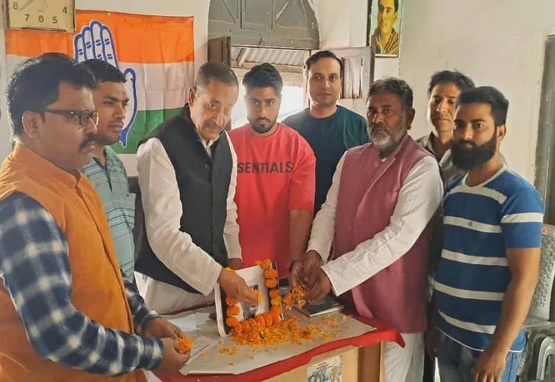 मुरादाबाद : आधुनिक भारत के निर्माता थे पंडित जवाहरलाल नेहरू, कांग्रेसियों ने जयंती पर किया याद 