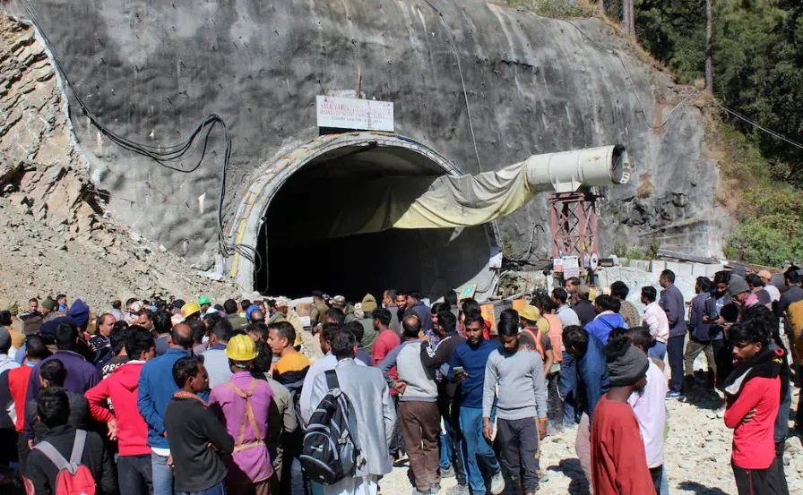 उत्तरकाशी टनल हादसा: सुरंग में फंसे श्रमिकों से बात करने के बाद परिवारों ने कहा- उनकी शक्ति कम हो रही है 
