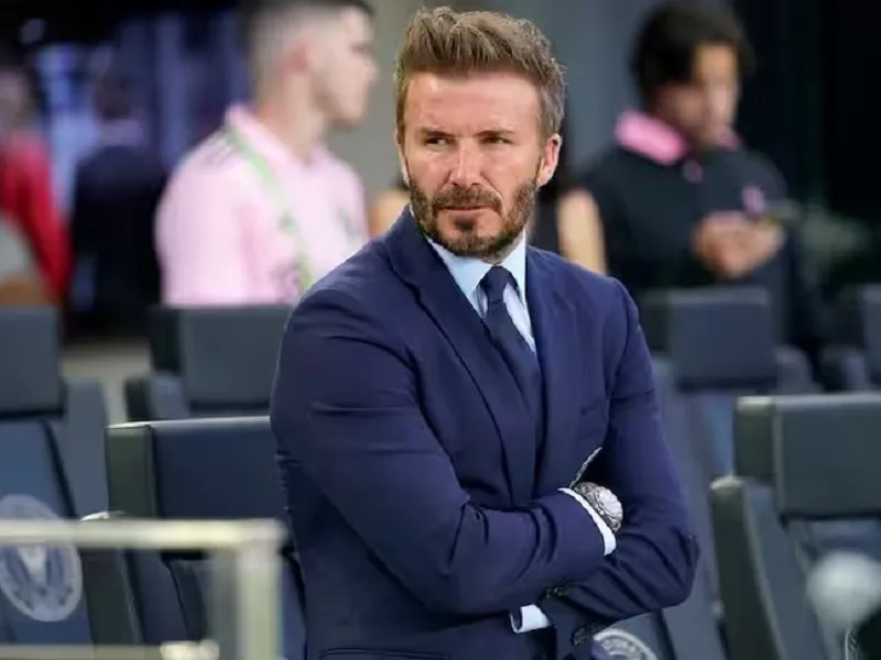 फुटबॉल खिलाड़ी डेविड बेकहम की भारत यात्रा समाप्त, शाहरुख खान और सोनम कपूर को दिया धन्यवाद 