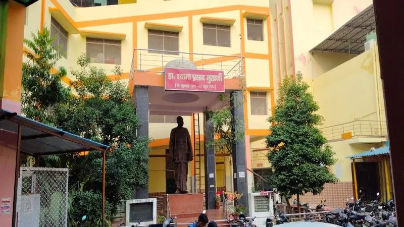 लखनऊ : सिविल अस्पताल में भर्ती मरीज से डॉक्टर ने की अभद्रता, शिकायत वापस लेने का बनाया जा रहा दबाव