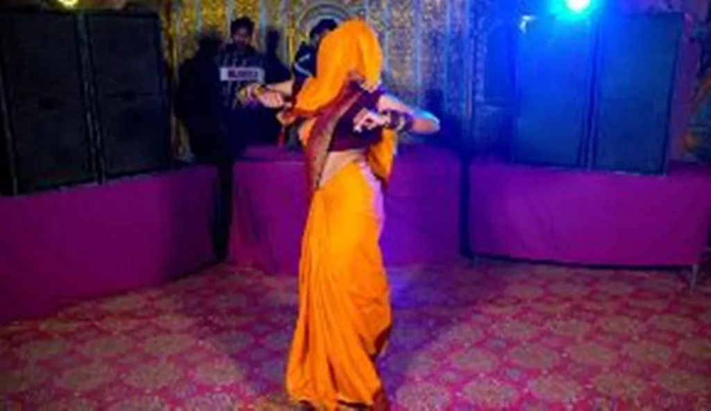 VIRAL VIDEO: भाभी ने हरियाणवी गाने 'तेरा बालम छैल छबीला पर लगाए जबरदस्त ठुमके, लोग डांस मूव्स के बने दीवाने