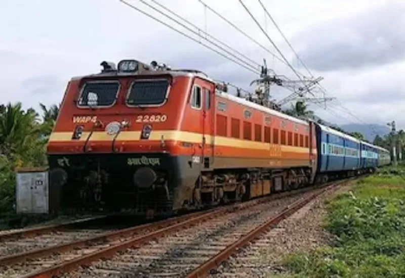 मुरादाबाद : दूसरे दिन पहुंची पटना-फिरोजपुर स्पेशल एक्सप्रेस, ट्रेनों के देरी से चलने के कारण यात्री परेशान