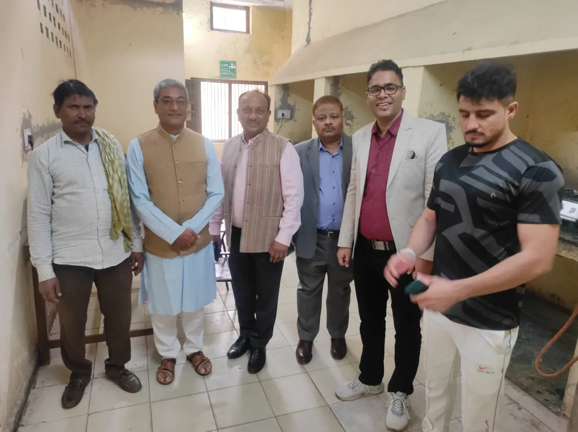 एलयू के आचार्य नरेन्द्र देव हॉस्टल पहुंचे नेपाली सांसद, 59 नंबर कमरा देखकर हुए भावुक