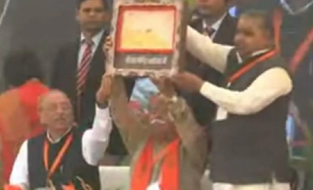 मथुरा: संघ प्रमुख मोहन भागवत ने किया गौ विज्ञान अनुसंधान एवं प्रशिक्षण केंद्र का लोकार्पण 