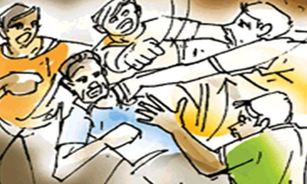 पार्किंग को लेकर विवाद में पड़ोसियों ने बुजुर्ग को पीटा, तीन लोग गिरफ्तार 