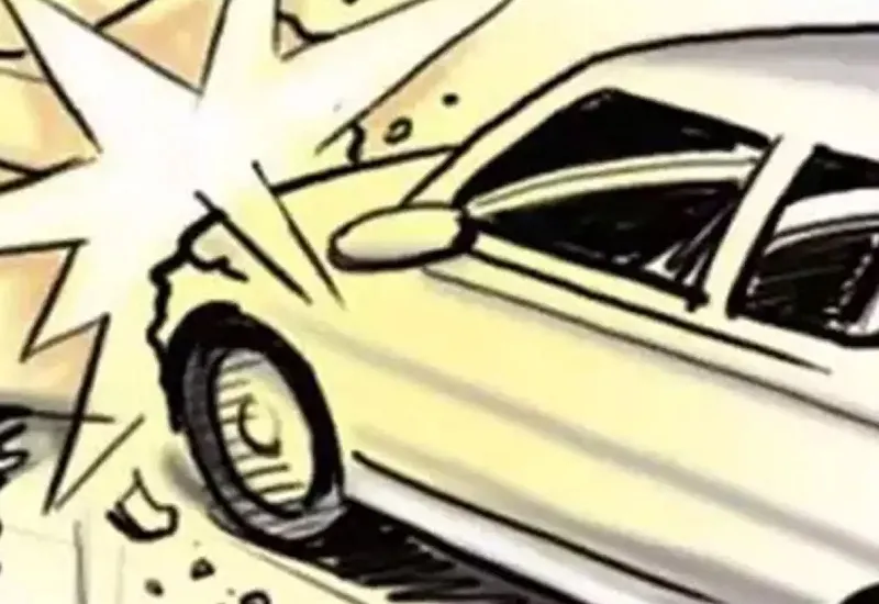 मुरादाबाद : पेड़ से टकराई बेकाबू कार, चालक की मौत...तीन घायल