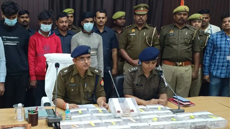 Fatehpur News: सर्राफ की दुकान में चोरी के मामले में पुलिस ने किया खुलासा... चार आरोपी गिरफ्तार, माल बरामद