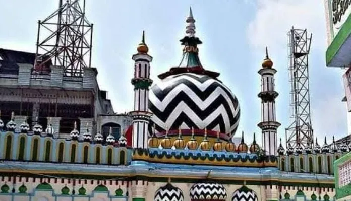 धार्मिक स्थलों से लाउडस्पीकर उतरवाने वाले फरमान से मची खलबली, लोगों ने बरेली मरकज से किया संपर्क 