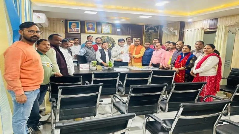 बहराइच : बीएसए ने 1520 स्कूलों के स्टाफ का वेतन रोकने के दिए निर्देश, नाराजगी