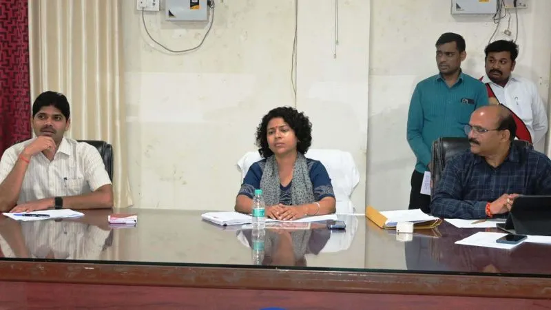 बांदा महोत्सव में शिरकत करेंगे अनूप जलोटा और कैलाश खेर, आयोजन की व्यवस्थाएं पूरी कराने के डीएम ने दिए निर्देश