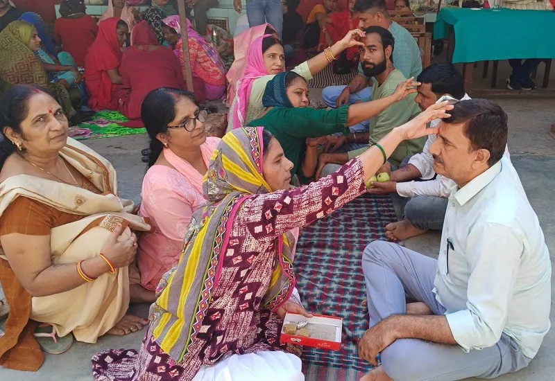 मुरादाबाद : जिला कारागार में बंद भाइयों को बहनों ने किया टीका, की लंबी उम्र की दुआ