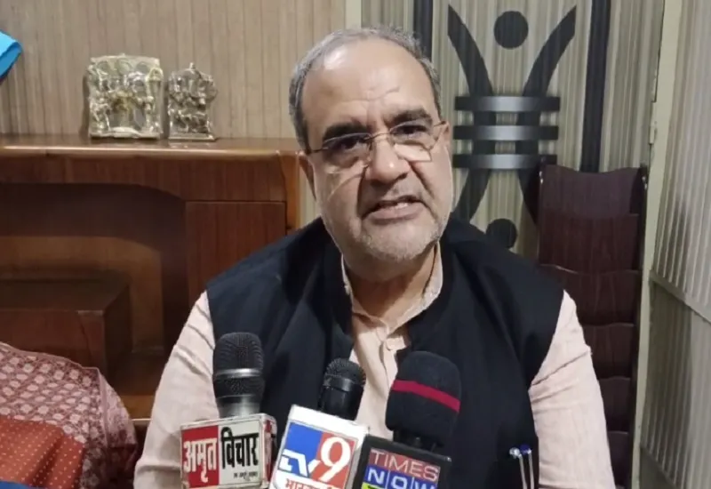 VIDEO : चार हाथ वाली लक्ष्मी कैसे पैदा हो सकती है? स्वामी प्रसाद मौर्य के विवादित बयान पर भाजपा प्रदेश अध्यक्ष भूपेंद्र चौधरी का पलटवार