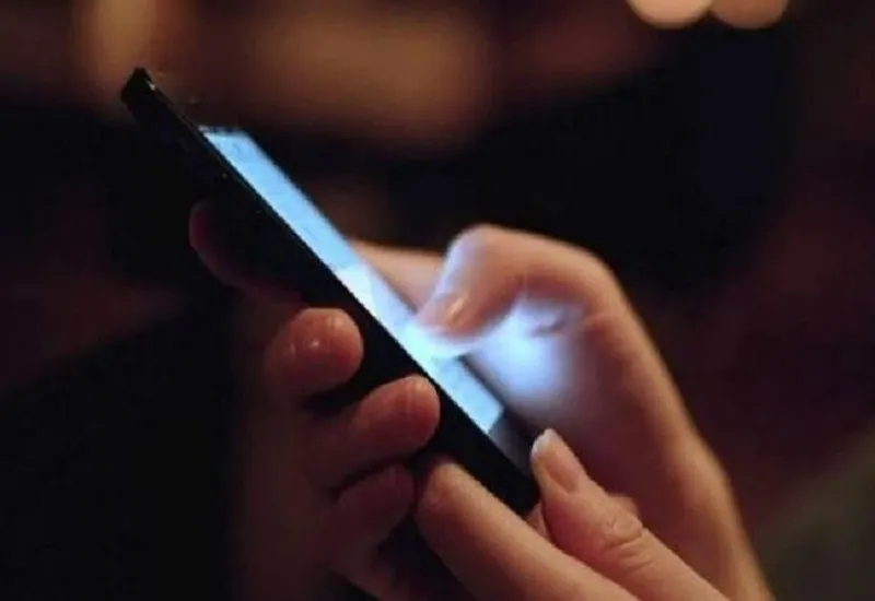 झांसी : बेटे की मोबाइल की लत ने ले ली मां की जान, परिजनों में कोहराम, जानें पूरा मामला 