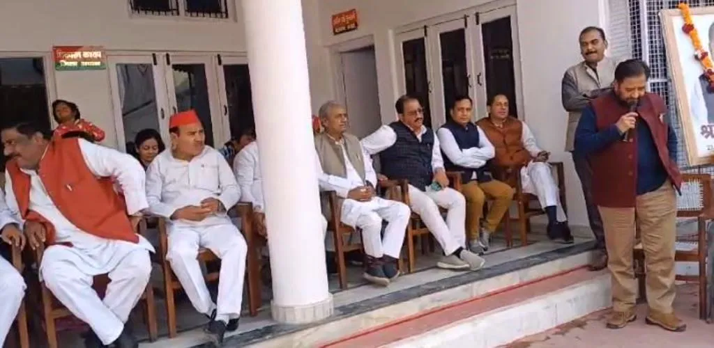 बरेली: सपाइयों ने मनाई  पूर्व रक्षा मंत्री मुलायम सिंह यादव की जयंती 
