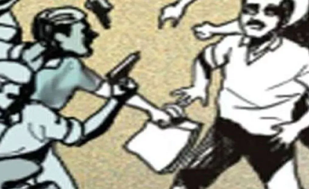 मथुरा: ज्वैलर्स को गन प्वाइंट पर लेकर दिनदहाड़े लाखों की लूट, विरोध करने पर की ताबड़तोड़ फायरिंग