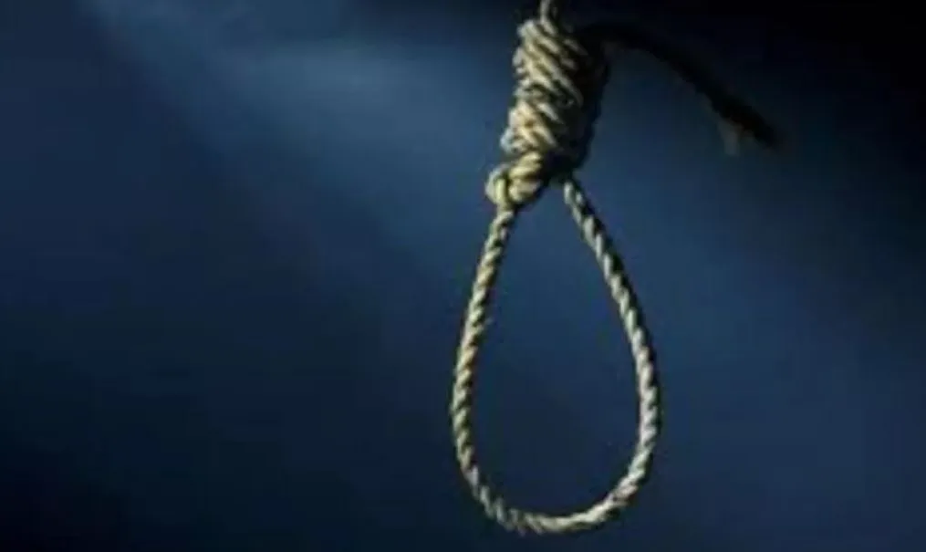 अमरोहा: पत्नी की बेवफाई से परेशान पति ने की आत्महत्या, घर के कमरे में फंदे पर लटका मिला शव 