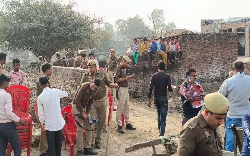 मुरादाबाद : विवाद सुलझाने को रौंडा गांव में दिन भर गश्त करती रही पुलिस-पीएसी, जानिए पूरा मामला