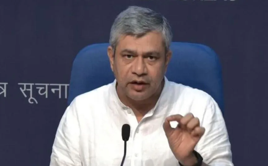 अश्विनी वैष्णव सोशल मीडिया मंचों के प्रतिनिधियों से मिले, कहा-‘डीपफेक’ से निपटने के लिए नए नियम लाएंगे 