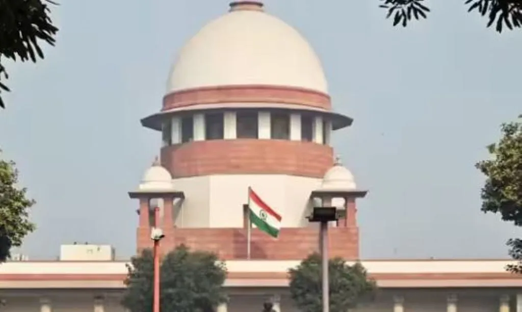 प्रधान न्यायाधीश चंद्रचूड़ ने तीन मुख्य न्यायाधीशों को सुप्रीम कोर्ट के जज के तौर पर दिलाई शपथ 