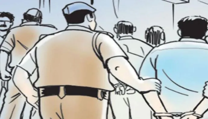 बरेली: 300 ग्राम स्मैक के साथ चार तस्कर गिरफ्तार, चार मोबाइल और दो बाइक भी बरामद 