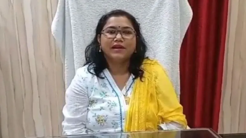 हरदोई: बैठक के दौरान एडीएम की बिगड़ी हालत, इलाज में जुटी डाक्टरों की टीम