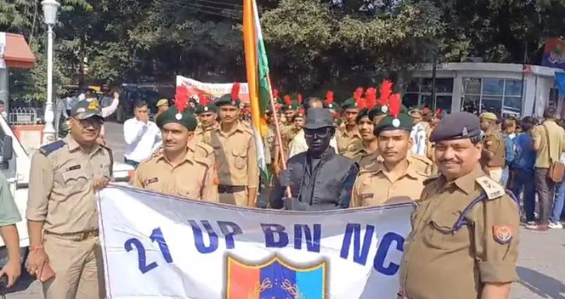 बरेली: हरी झंडी दिखाकर एडीजी ने किया यातायात रैली को रवाना