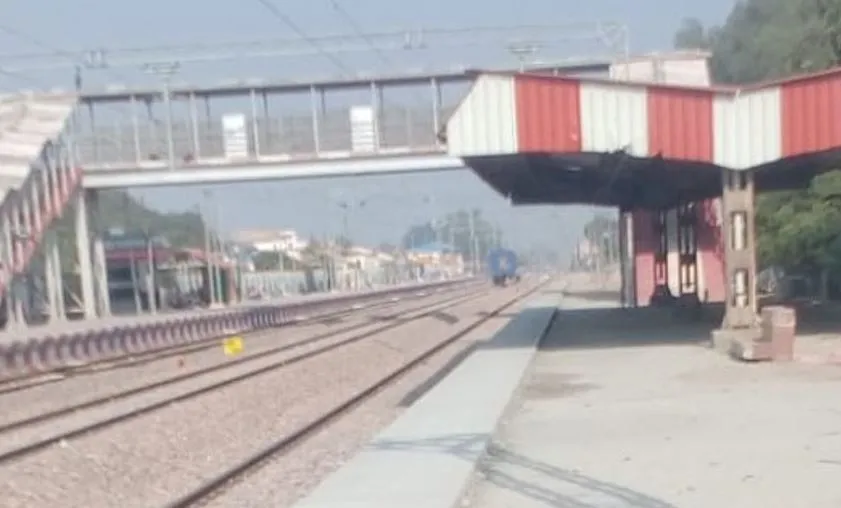 बदायूं: रेलवे स्टेशन के वाहन पार्किंग का ठेका निरस्त