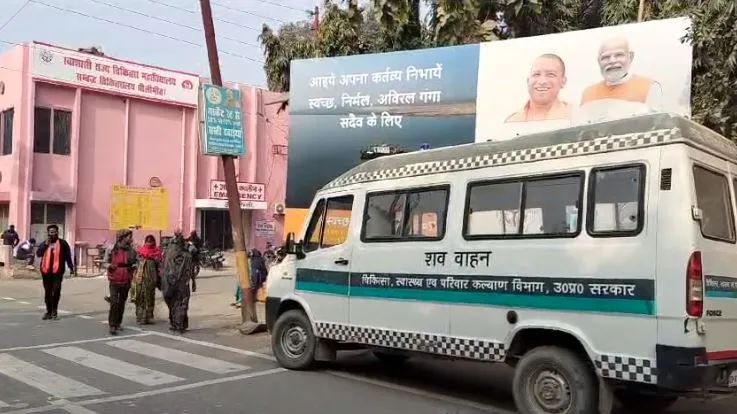 पीलीभीत: बिना फिटनेस और मेंटिनेंस के दौड़ रहे सरकारी शव वाहन, HSRP प्लेट भी नहीं लगी