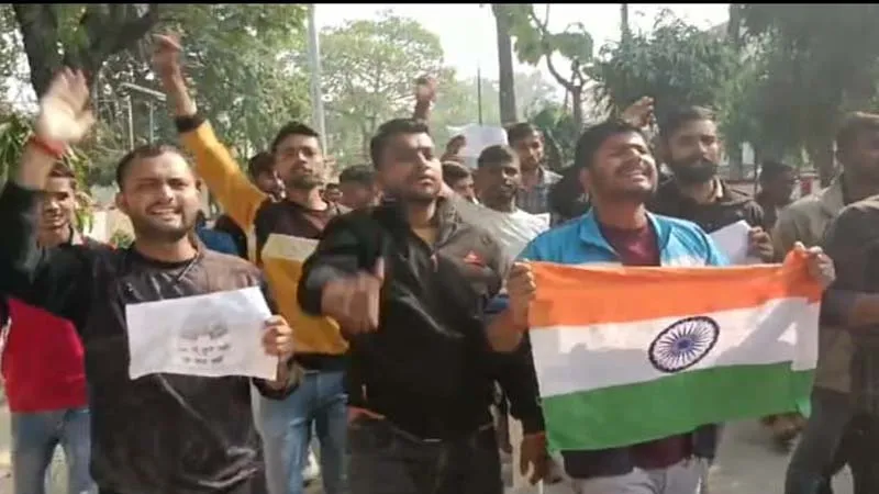 गोंडा: यूपी पुलिस भर्ती में आयु सीमा को लेकर सामान्य वर्ग के युवाओं का फूटा गुस्सा‌, निकाला मार्च, सौंपा ज्ञापन, video 